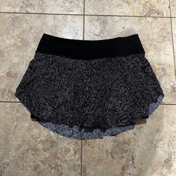 lululemon athletica Dresses & Skirts - Lululemon Quick Pace Skirt (13") Soundwave White Black / Black